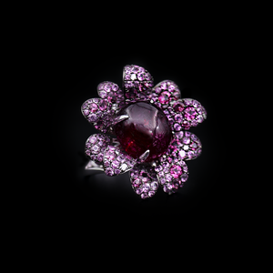 
            
                Load image into Gallery viewer, Flower Garnet Ring
            
        