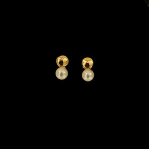 
            
                Load image into Gallery viewer, Classic Gold and Pearl Earring
            
        